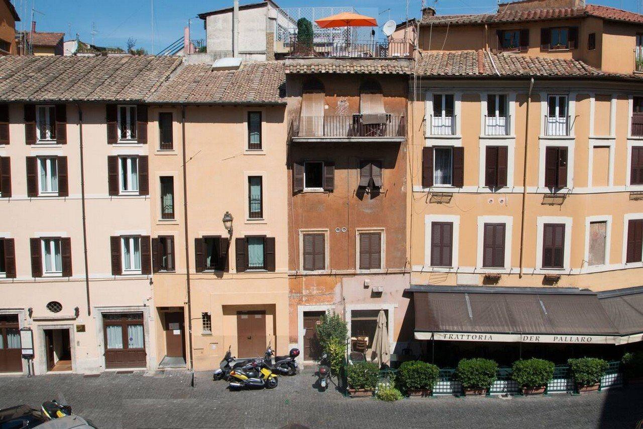 Teatro Di Pompeo 3* Rome