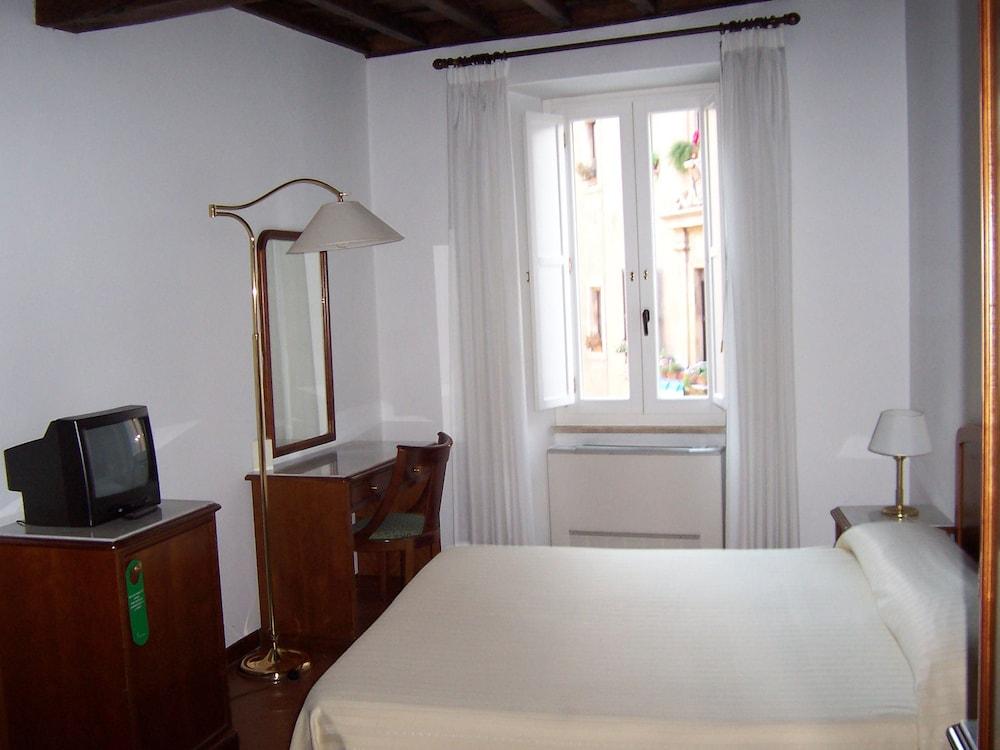 Teatro Di Pompeo Hotel 3*
