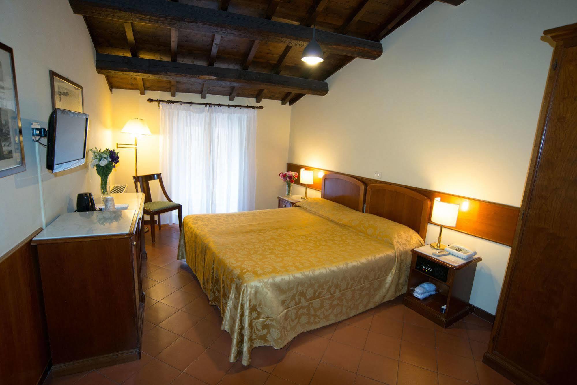 Teatro Di Pompeo 3* Rome